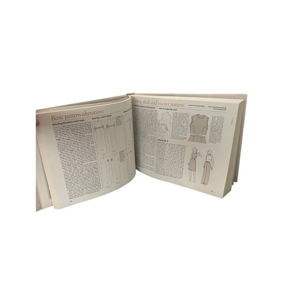 READER DIGEST COMPLETE GUIDE SEWING HARD COVER BOOK 1992 EDITION - Picture 5 of 8